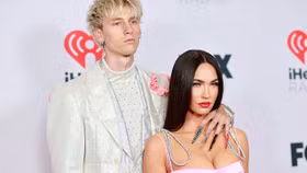 Machine Gun Kelly và Megan Fox chính thức đính hôn