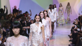 ELIE SAAB Xuân Hè 2023: Mang đến sự chuyển động nhẹ nhàng quyến rũ