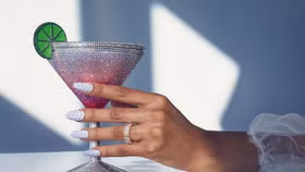 Beyoncé diện túi cocktail 6000 đô mừng sinh nhật tuổi 40