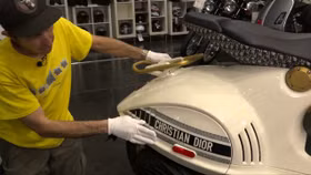 Hàng độc cho đại gia VESPA 946 Christian Dior - Xe tay ga đắt nhất Việt Nam, giá gần 1 tỷ đồng.