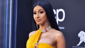 Cardi B làm nên lịch sử với tư cách là nữ rapper đầu tiên sở hữu đa chứng nhận kim cương