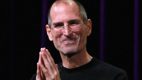 Một đôi dép của Steve Jobs được bán đấu giá hơn … 5 tỷ đồng