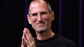Một đôi dép của Steve Jobs được bán đấu giá hơn … 5 tỷ đồng