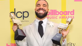 Hậu "khẩu chiến", Drake “vượt mặt” Kanye West trong các bảng xếp hạng âm nhạc