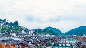 Tour Trung Quốc 2023: Khám phá Phượng Hoàng Cổ Trấn đẹp như tranh vẽ