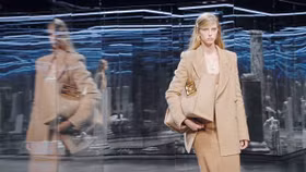 BST Fall Winter 2021/22 của Fendi: Bữa tiệc thời trang Thu Đông vô cùng lộng lẫy