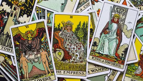 Meta và Tiktok phản hồi lại tin đồn kiểm duyệt nội dung bói bài và chiêm tinh học