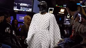 Gigi Hadid, Balenciaga rời khỏi Twitter