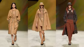 BST Hermès Xuân Hè 2023 đưa giới mộ điệu chu du đến sa mạc mênh mông