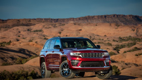 Triển lãm ô tô Việt Nam 2022: Jeep Grand Cherokee ra mắt với giá hơn 6 tỷ