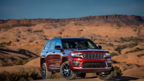Triển lãm ô tô Việt Nam 2022: Jeep Grand Cherokee ra mắt với giá hơn 6 tỷ