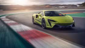 Siêu xe McLaren Artura hoãn lịch bán ra tới tháng 7/2022