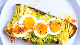 Bơ và trứng - Hai thực phẩm vàng giúp giảm cân, tăng vòng 3 được sao Việt ưa thích