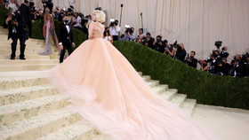 Dàn sao Hollywood gợi cảm trên thảm đỏ Met Gala 2021