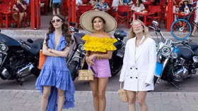 “Emily in Paris” mùa 2 sẽ trở lại vào tháng 12 này
