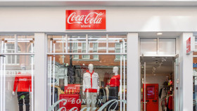 London “chào đón” cửa hàng Coca Cola đầu tiên