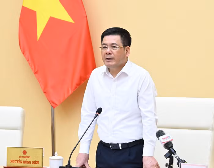 Bộ trưởng Nguyễn Hồng Diên tại buổi họp