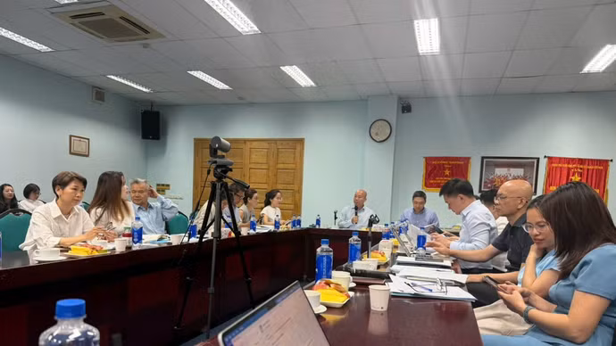 Quang cảnh buổi họp