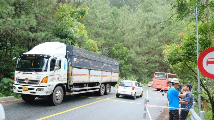 Từ 17h30 ngày 18/11 cấm xe ô tô tải có tổng tải trọng toàn bộ từ 15 tấn trở lên lưu thông trên đoạn đèo Mimosa