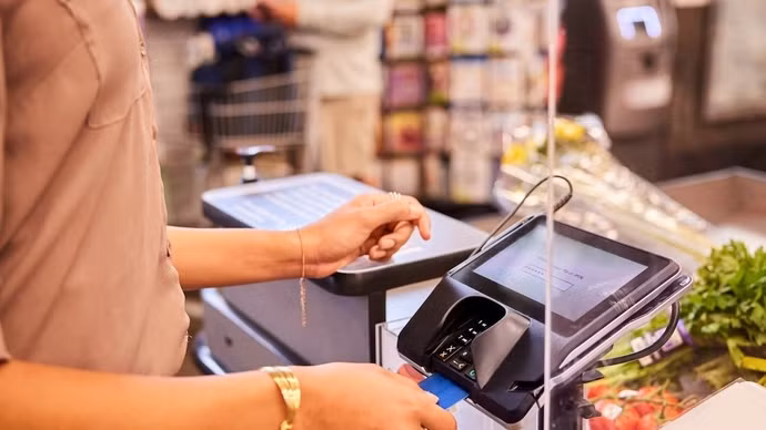 Bất an việc nợ thuế từ 1 triệu đồng có thể bị cấm xuất cảnh