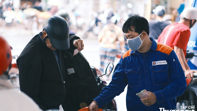 Giá xăng dầu "hạ nhiệt" chiều 25/3, xăng RON 95 rớt khỏi mốc 30.000 đồng