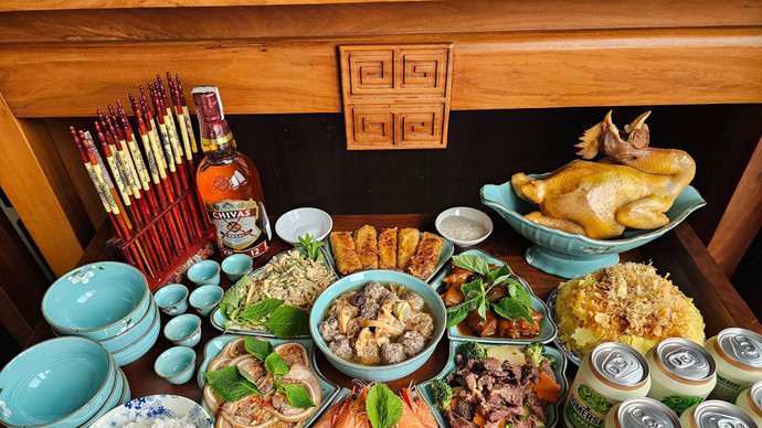 Việc chuẩn bị một mâm cúng của chị Nguyễn Nga Julie