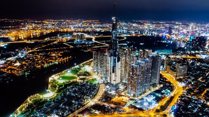 Việt Nam lần đầu “vượt mặt” Indonesia về GDP bình quân đầu người: Dân mạng Indonesia, Philippines choáng nặng