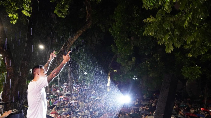 "Khám" căn nhà bạc tỷ giữa phố cổ của ca sĩ Tuấn Hưng