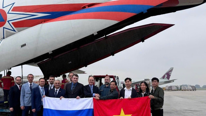 Máy bay Nga chở 30 tấn hàng viện trợ khẩn cấp cho người dân Việt Nam ở vùng lũ