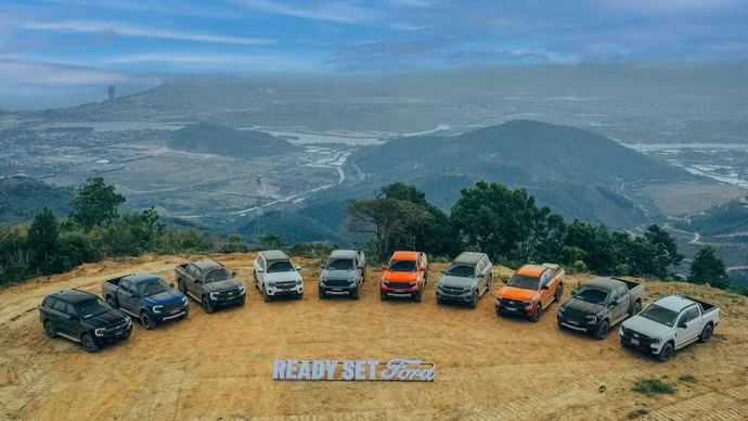 Ford bùng nổ với dải sản phẩm Ranger và Everest sử dụng động cơ xăng, Ranger Raptor V6 3.0L giá chỉ 1,448 tỷ