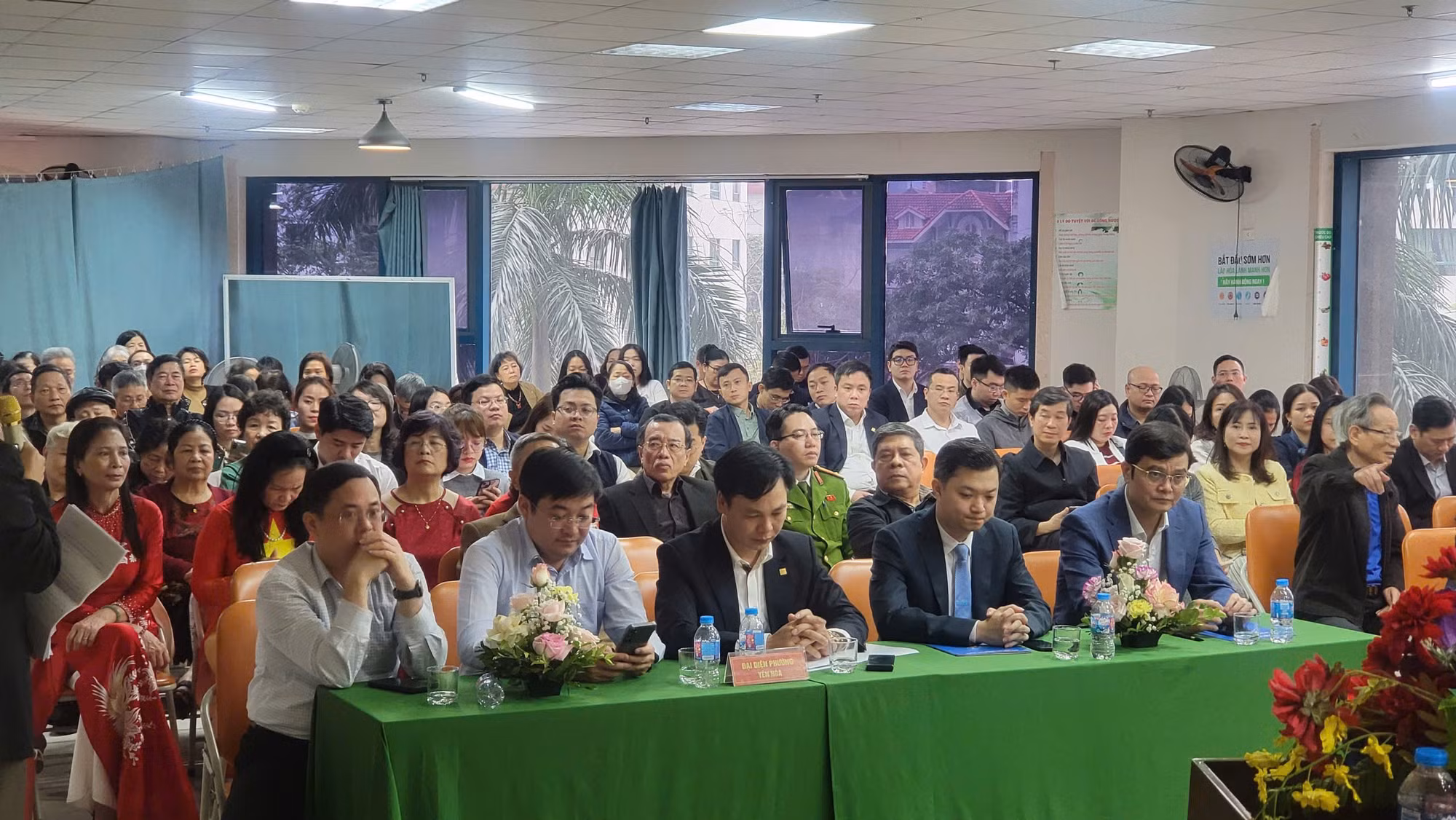ceo-nguyen-van-luyen-pho-bi-thu-dang-uy-cty-thanh-vien-hdtv-tong-giam-doc-tong-cong-ty-dau-tu-phat-trien-ha-tang-do-thi-udic-cong-ty-tnhh-1-thanh-vien-tai-hoi-nghi.jpg.avif