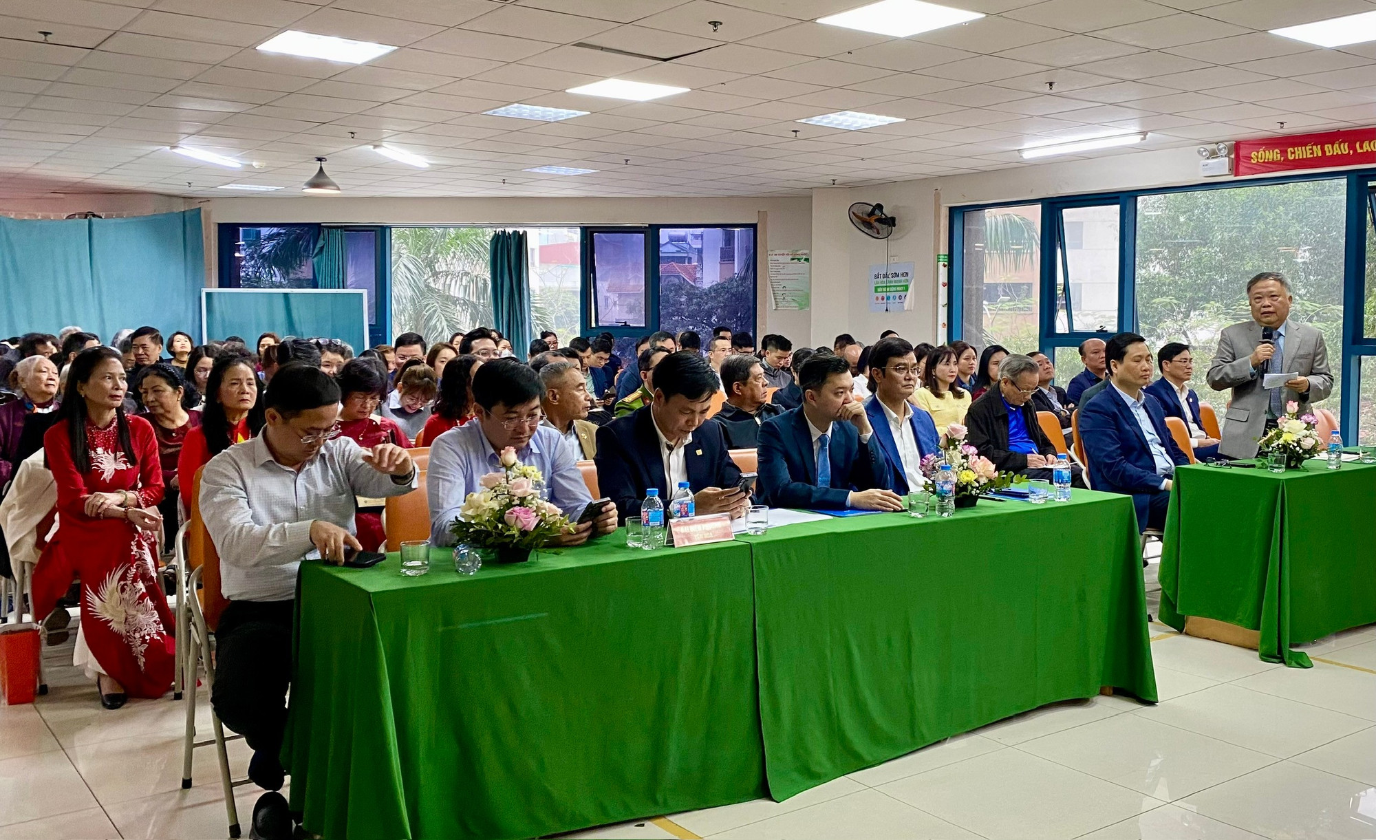 ong-nguyen-bao-binh-to-truong-to-dan-pho-19-phuong-yen-hoa-neu-y-kien-nhan-xet-ve-2-ung-cu-vien.jpg