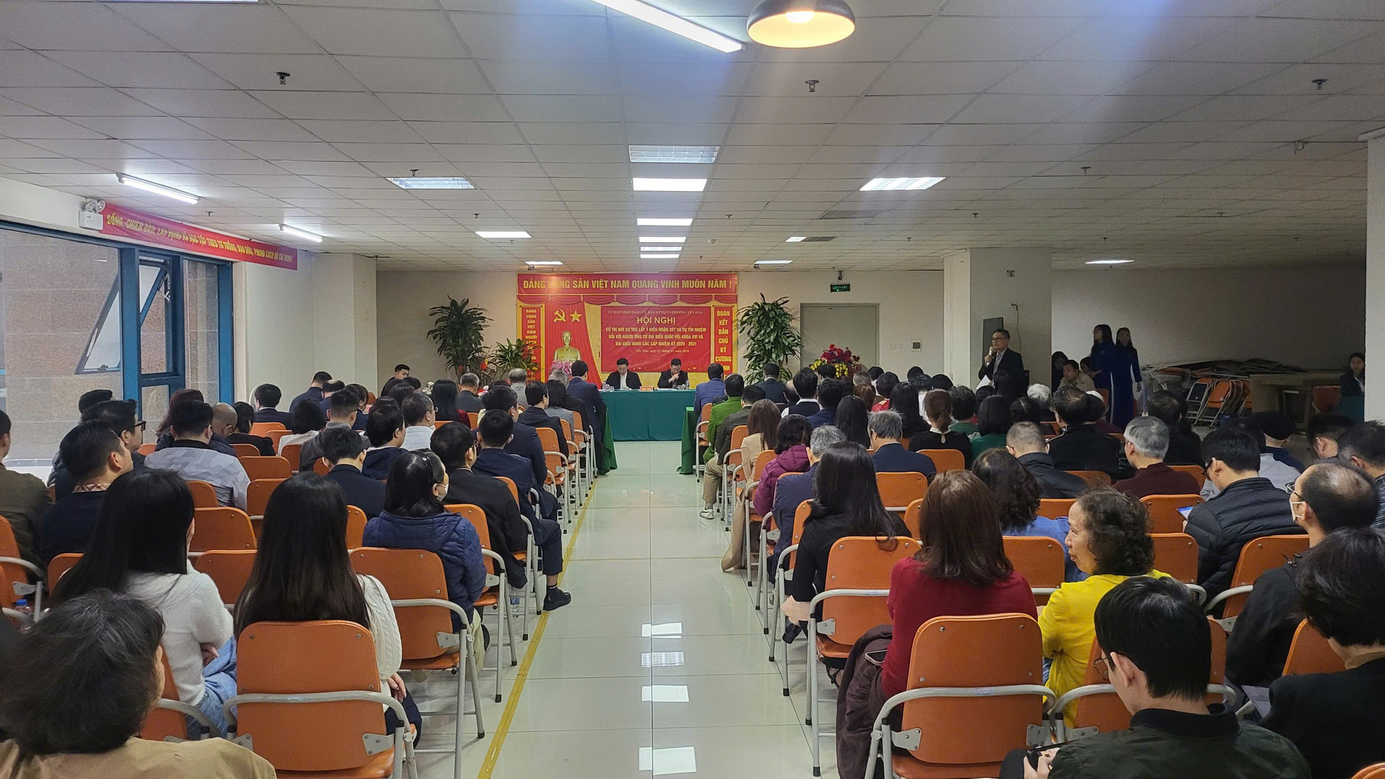 cu-tri-to-dan-pho-19-phuong-yen-hoa-phat-bieu-y-kien-tao-hoi-nghi.jpg