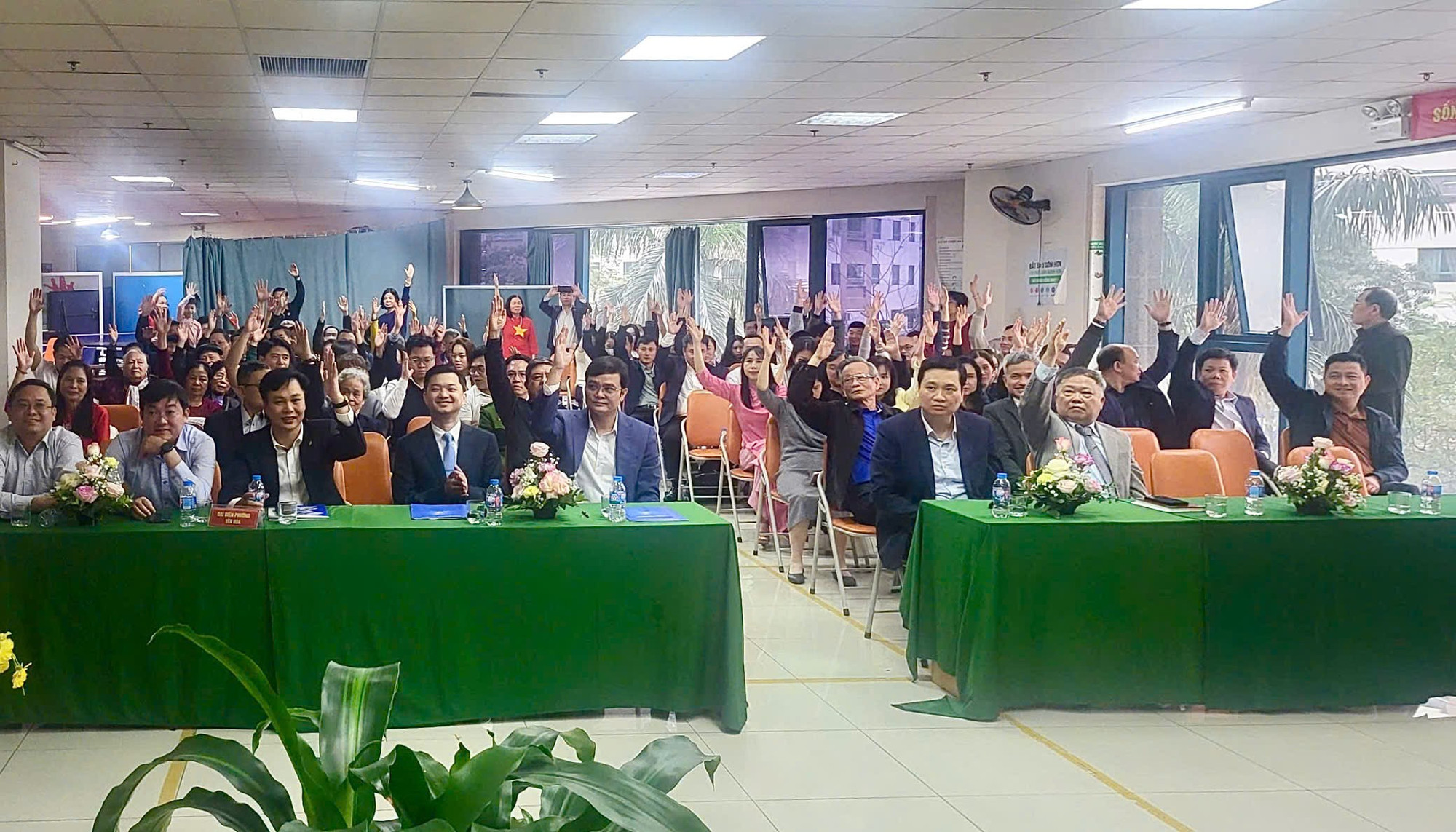 100-cu-tri-noi-cu-tru-tin-nhiem-ong-bui-quang-huy-ung-cu-dai-bieu-quoc-hoi-va-ong-nguyen-van-luyen-ung-cu-hdnd-thanh-pho-ha-noi.jpg