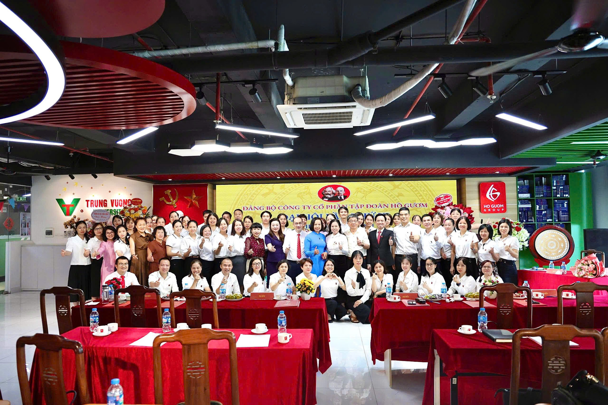 Các đại biểu dự Đại hội chụp ảnh lưu niệm cac-dai-bieu-du-dai-hoi-chup-anh-luu-niem.jpg
