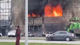 Trung tâm mua sắm “Người khổng lồ” chìm trong biển lửa khiến nhiều người bị ngộ độc khí