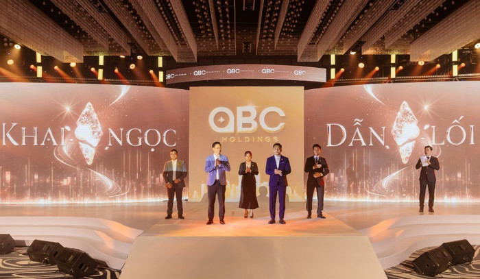 Ban lãnh đạo OBC Holdings trong sự kiện ra mắt thương hiệu và công bố dự án A&K Tower