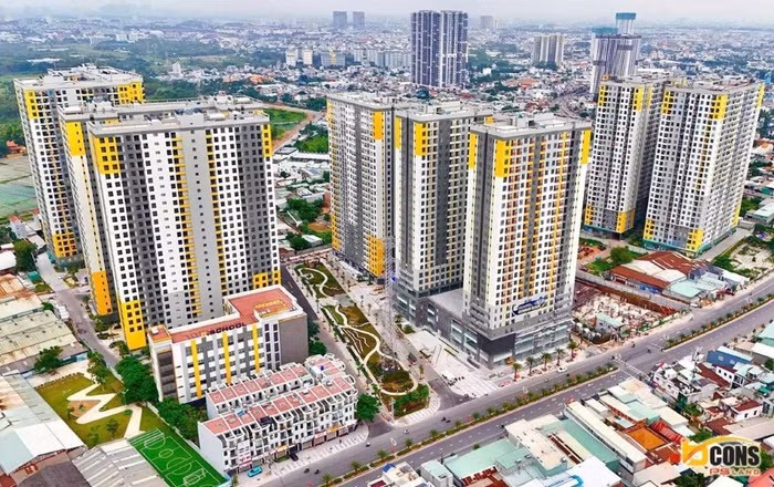 Khu thương mại Bcons City Mall nằm trong tổng thể dự án Bcons City với hơn 5.000 căn hộ đã hoàn thành, gần 200 căn nhà phố, trường học liên cấp 1, 2, 3…