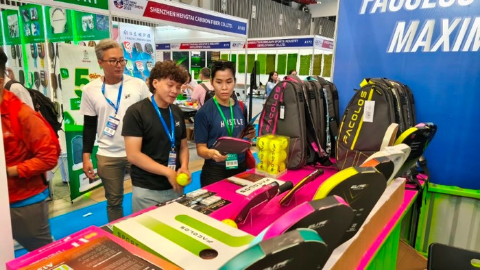 Thị trường các sản phẩm liên quan đến pickleball đang rất sôi động với sự tham gia của nhiều thương hiệu Việt