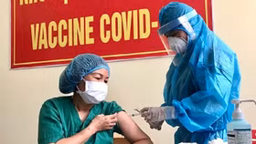 Hơn 48.200 người đã tiêm vắc xin COVID-19