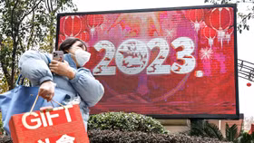 Dữ liệu doanh số bán lẻ, sản xuất công nghiệp Trung Quốc gây thất vọng trong tháng 4