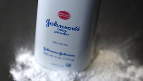 Phấn rôm Johnson Baby bị ngừng bán tại Mỹ, Canada vì nghi ngờ chứa chất gây ung thư theo thử nghiệm của FDA