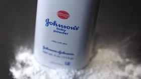 Phấn rôm Johnson Baby bị ngừng bán tại Mỹ, Canada vì nghi ngờ chứa chất gây ung thư theo thử nghiệm của FDA