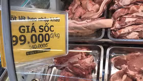 Thịt lợn nhập khẩu liên tục giảm cả về giá và lượng