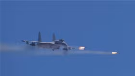 Video tiêm kích J-15 Trung Quốc huấn luyện chiến đấu trên tàu sân bay Liêu Ninh