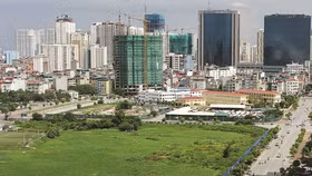 Thủ tướng yêu cầu tập trung gỡ vướng cho dự án đường bộ cao tốc và bất động sản