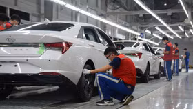 Bộ Công thương đề nghị tiếp tục duy trì giảm lệ phí trước bạ ô tô