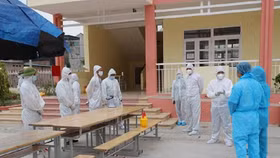 Tối 25/8: Thêm 12.096 ca mắc COVID-19