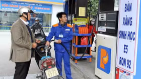 Giá xăng dầu đồng loạt giảm mạnh