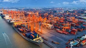 Xuất nhập khẩu 5 tháng tăng 15,6%